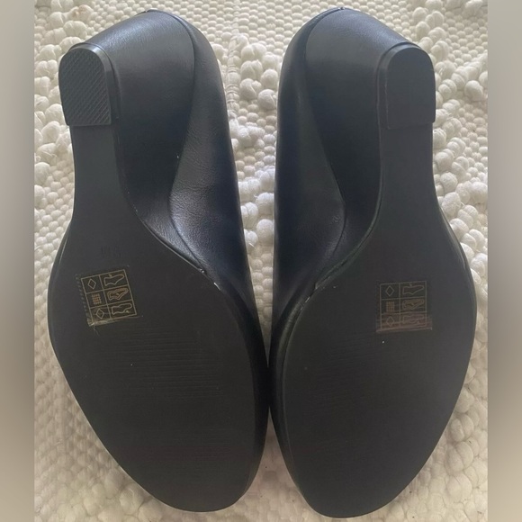 PIERRE DUMAS WEDGE HEEL EMBELLISHED DRESS SHOES BLACK/GOLD  SIZE 9M - Picture 9 of 13